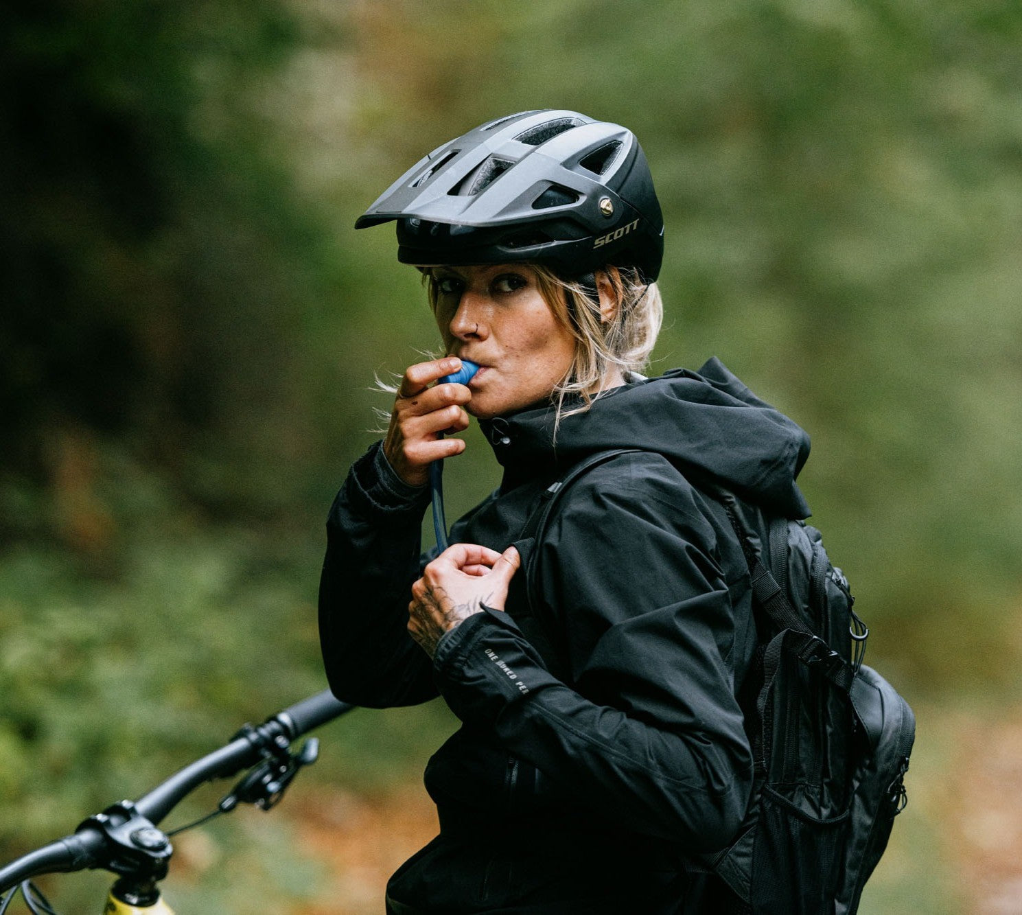 files/imgi_1_LIFESTYLE_Z-HYDRO_ENDURO_11.jpg